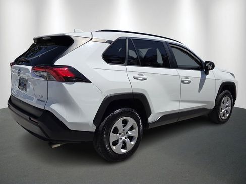 Used 2019 Toyota RAV4 LE image 7