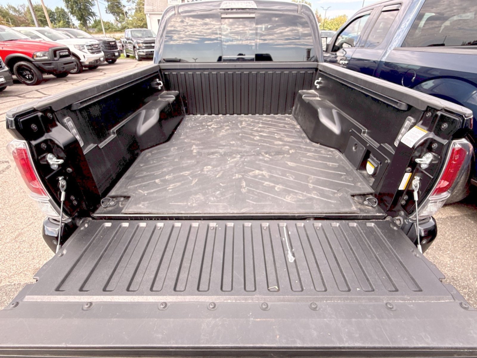 Used 2021 Toyota Tacoma TRD Off-Road w/ Technology Package AWD/4WD image 25