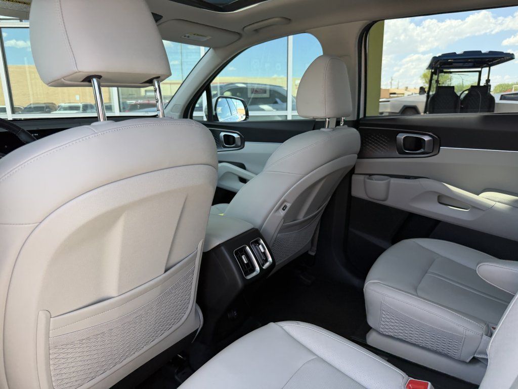 Used 2025 Kia Sorento EX w/ EX Panoramic Sunroof Package AWD/4WD image 34