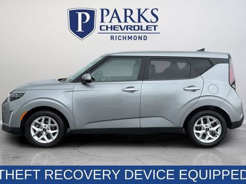 Used 2023 Kia Soul LX w/ Option Group 015 FWD image 4