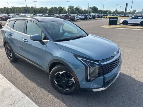 Certified 2026 Kia Sportage EX w/ EX Panoramic Sunroof Package AWD/4WD image 2