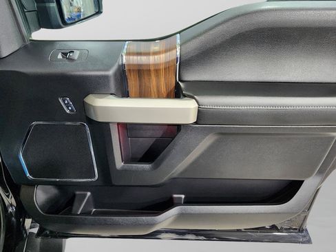 Used 2017 Ford F150 Lariat image 28