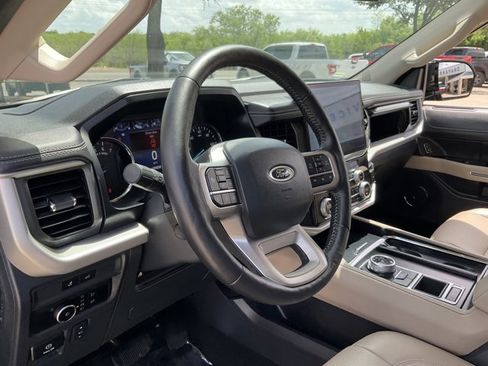 Certified 2024 Ford Expedition XLT image 6