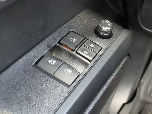 Used 2018 Toyota Tacoma SR image 21