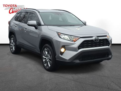 Used 2019 Toyota RAV4 XLE Premium image 3