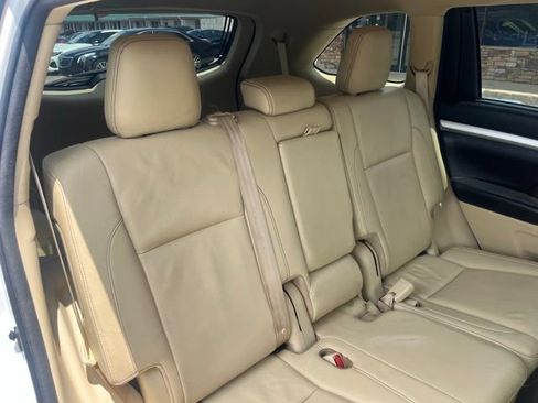 Used 2018 Toyota Highlander XLE AWD/4WD image 34