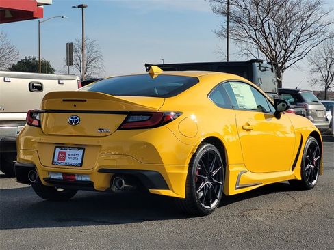 New 2026 Toyota GR86 YUZU Limited image 4