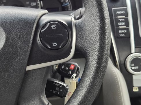 Used 2014 Toyota Camry LE FWD image 27
