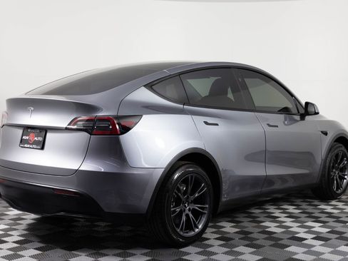 Used 2025 Tesla Model Y Long Range RWD image 7