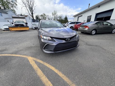 Used 2021 Toyota Camry LE image 14