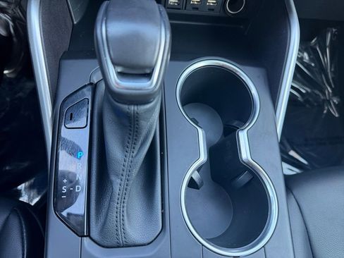 Used 2021 Toyota Highlander XLE image 18