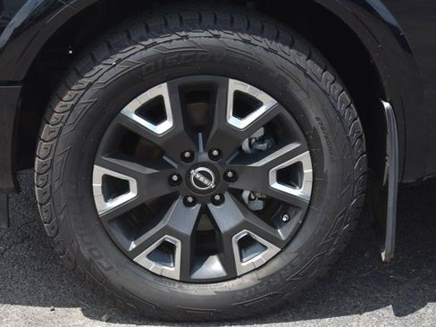 Used 2023 Nissan Titan Platinum Reserve w/ Moonroof Package RWD image 11