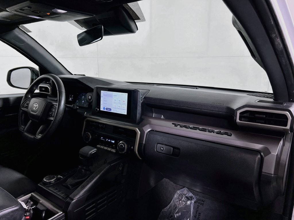 Used 2025 Toyota Tacoma SR5 AWD/4WD image 26