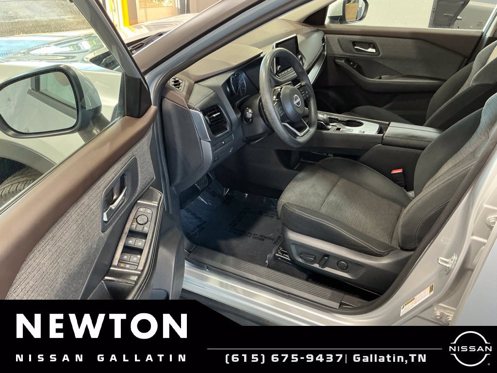 Used 2022 Nissan Rogue SV FWD image 6