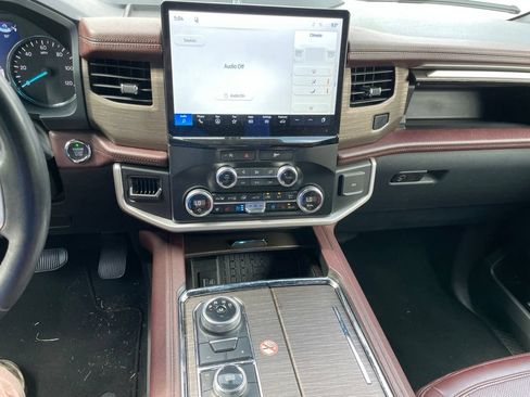 Used 2024 Ford Expedition Limited AWD/4WD image 11