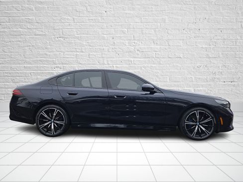 Used 2024 BMW 540i xDrive w/ Premium Package image 7