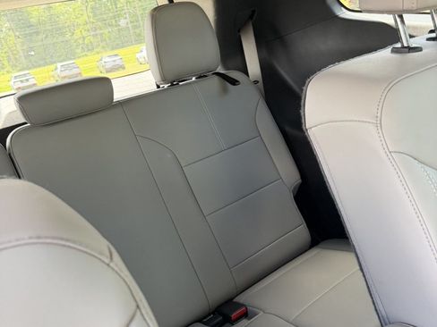 Used 2024 GMC Acadia Elevation w/ Luxury Package FWD image 7