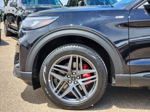 Used 2025 Ford Explorer ST-Line w/ ST-Line Street Pack AWD/4WD image 10