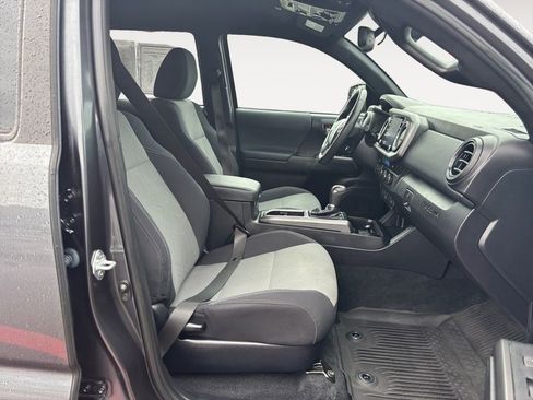 Used 2021 Toyota Tacoma TRD Off-Road image 10