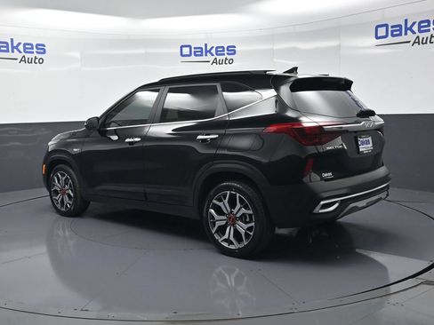 Certified 2022 Kia Seltos SX w/ Sunroof Package AWD/4WD image 6