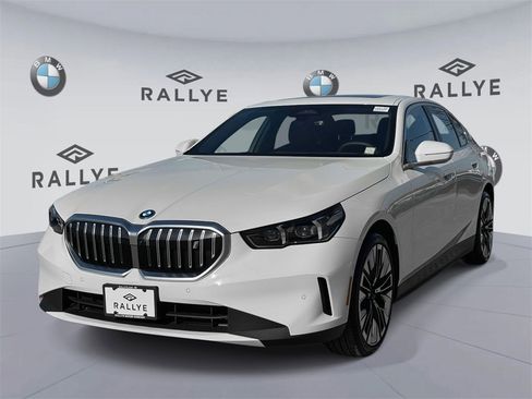 Certified 2025 BMW i5 xDrive40 w/ Premium Package image 3