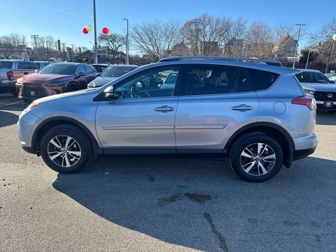 Used 2018 Toyota RAV4 XLE image 4