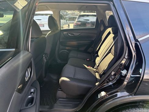 Used 2018 Nissan Rogue SV w/ Premium Package image 34