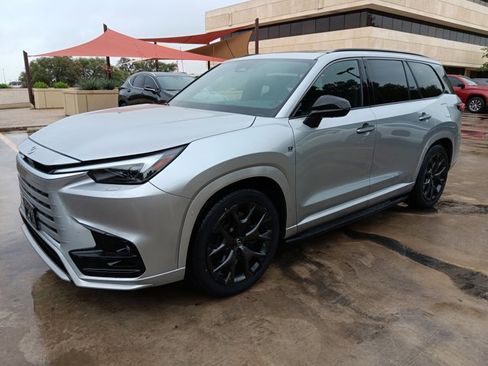 Used 2024 Lexus TX 500h AWD w/ Technology Package image 3