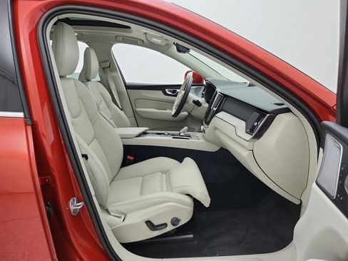 Used 2022 Volvo XC60 T8 Inscription AWD/4WD image 15