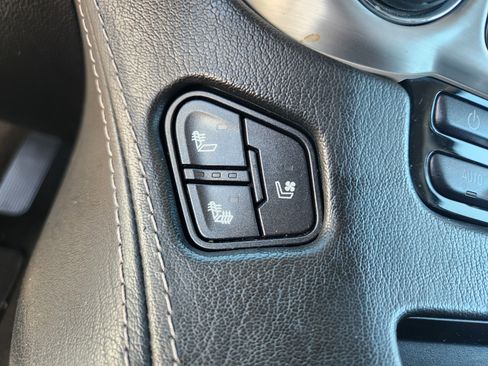 Used 2017 GMC Yukon SLT image 37