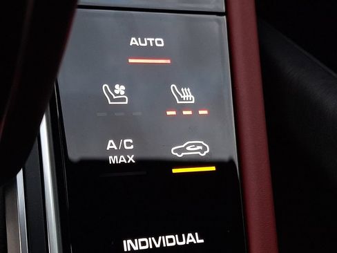 Used 2022 Porsche Cayenne AWD/4WD image 24