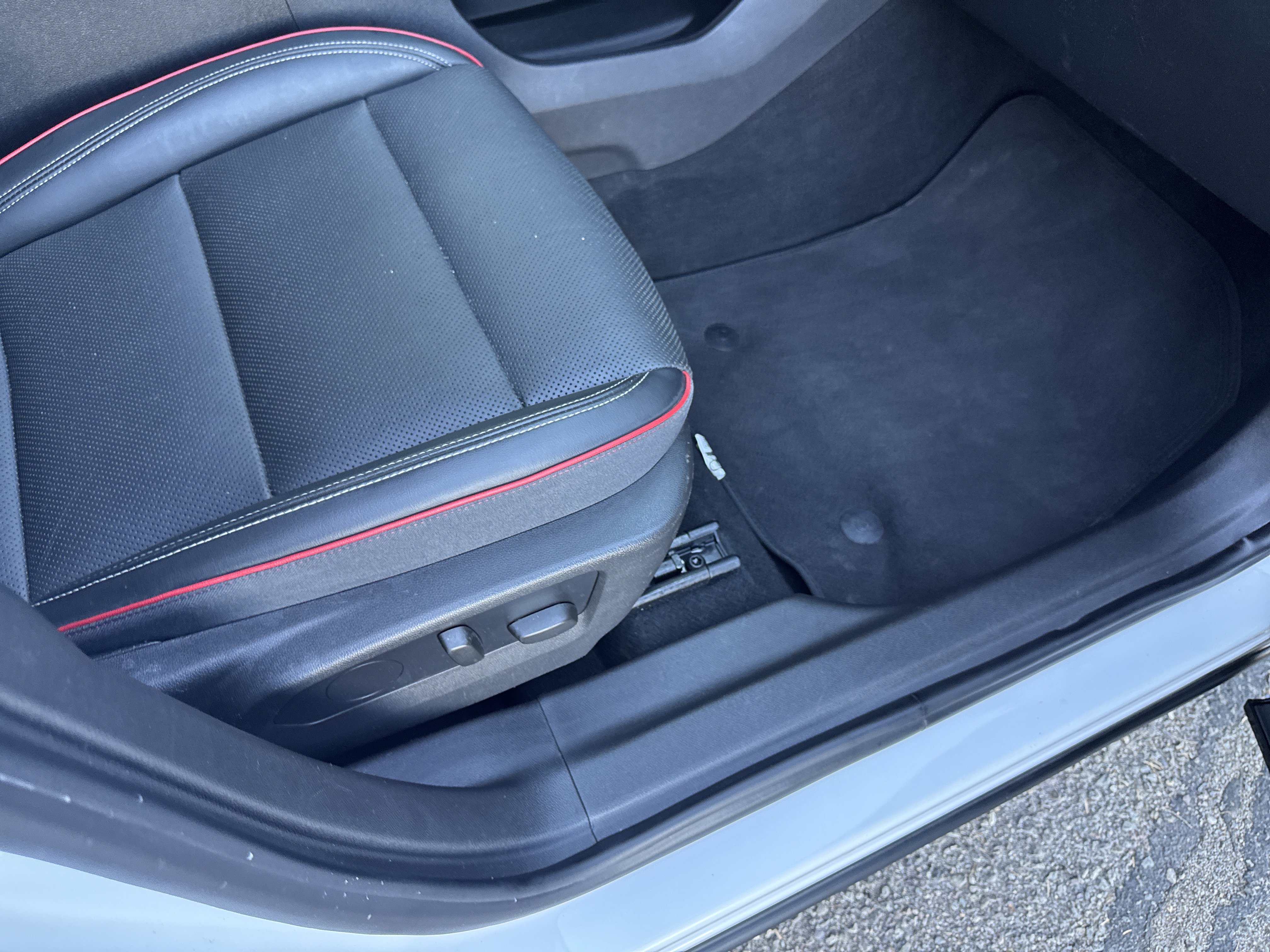 Used 2022 Buick Envision Essence w/ Technology Package II FWD image 15