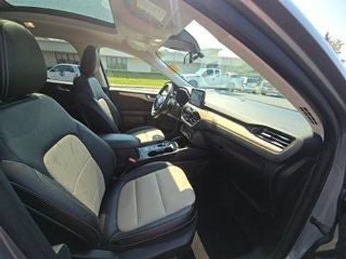 Used 2022 Ford Escape Titanium w/ Titanium Elite Package AWD/4WD image 13