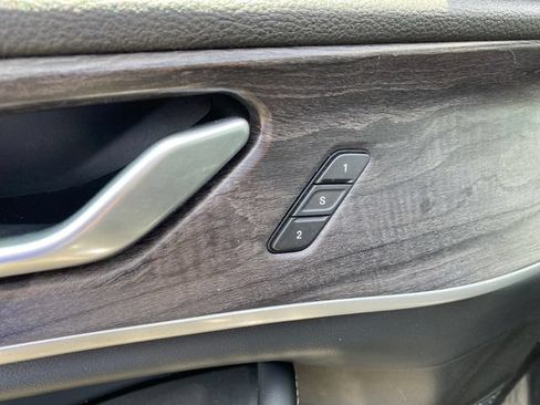 Used 2023 Jeep Grand Cherokee Limited AWD/4WD image 18