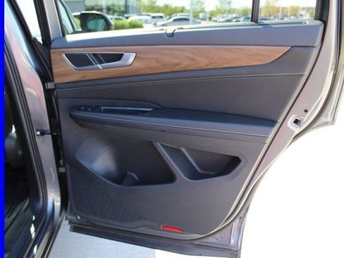 Used 2025 Volkswagen Atlas SE AWD/4WD image 26