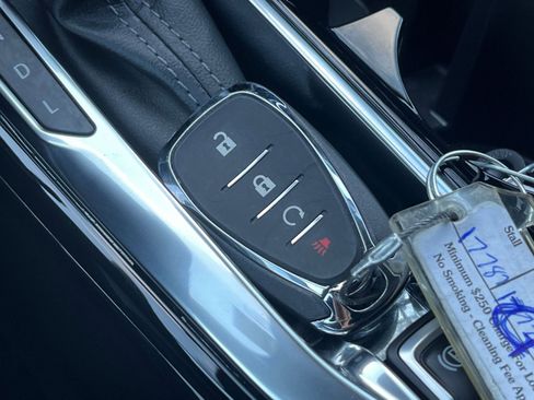 Used 2025 Chevrolet Trax LT w/ LT Convenience Package image 21