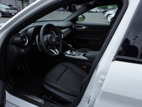 New 2025 Alfa Romeo Giulia AWD image 15