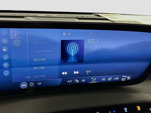 Used 2025 Buick Enclave Preferred image 21