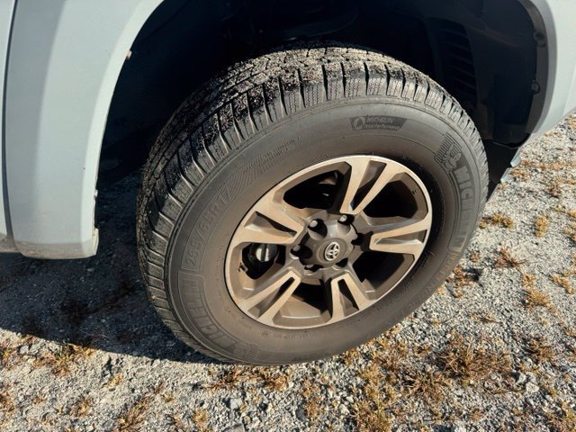 Used 2018 Toyota Tacoma TRD Sport AWD/4WD image 9