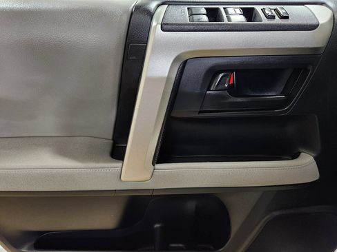 Used 2013 Toyota 4Runner SR5 RWD image 40