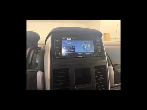 Used 2010 Dodge Grand Caravan SXT w/ Entertainment Group 2 FWD image 22