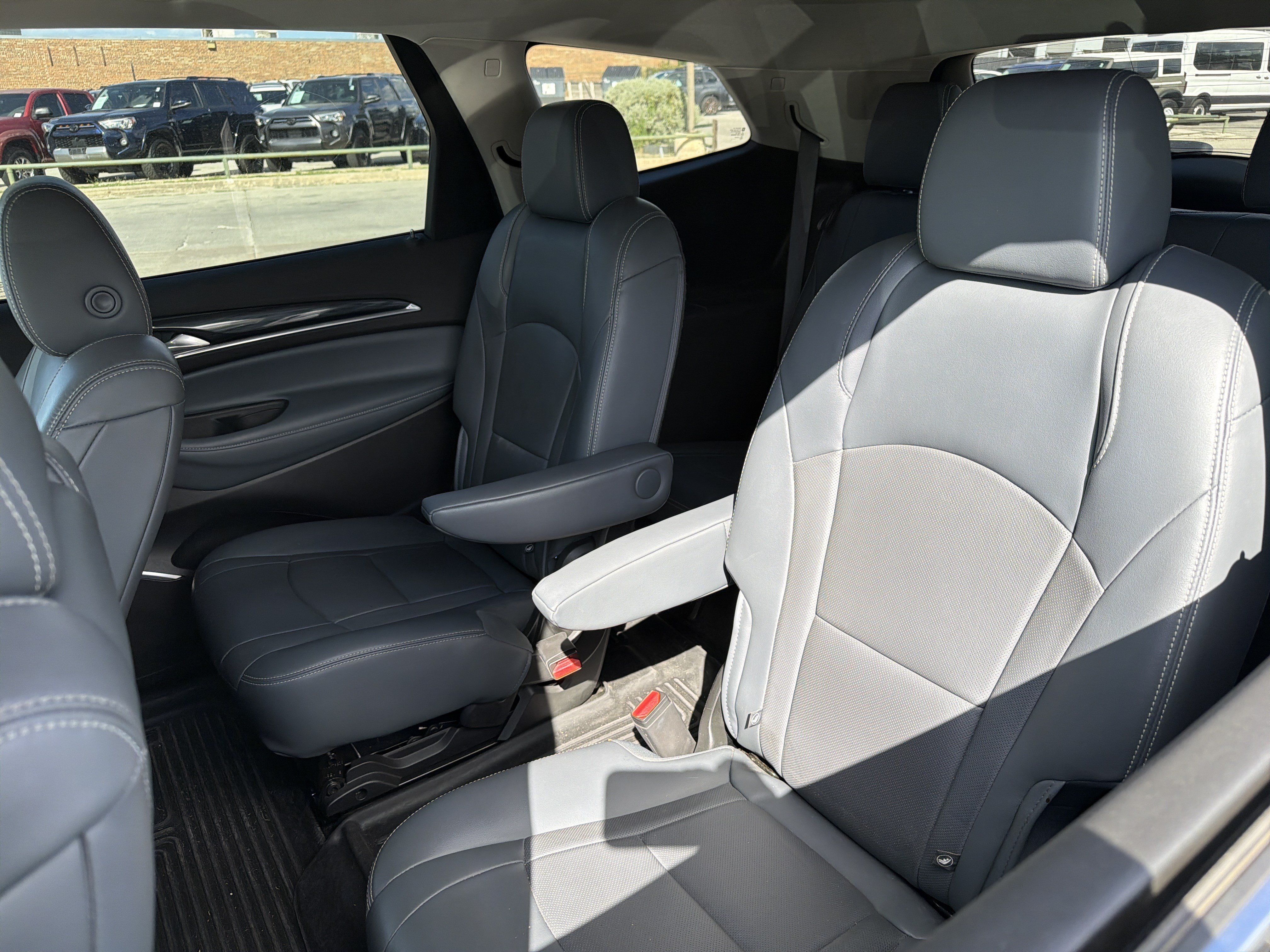 Used 2019 Buick Enclave Essence FWD image 12
