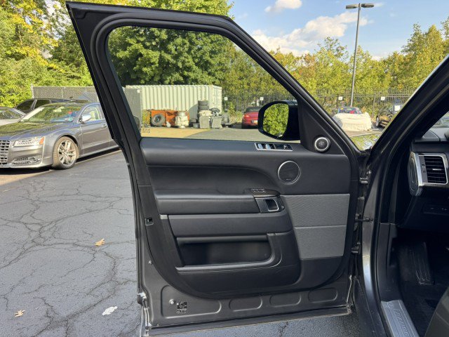 Used 2019 Land Rover Range Rover Sport Supercharged AWD/4WD image 18
