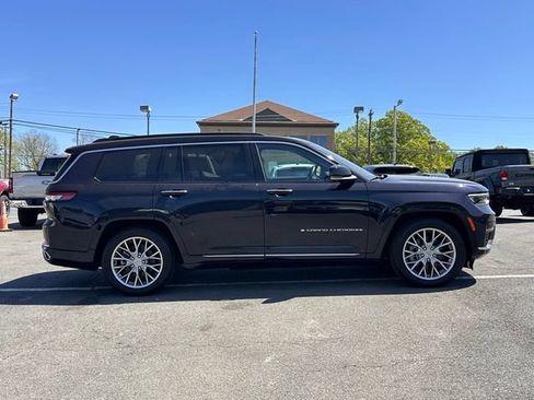 Used 2024 Jeep Grand Cherokee L Summit w/ Luxury Tech Group V AWD/4WD image 12