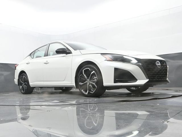Used 2025 Nissan Altima 2.5 SR AWD/4WD image 23