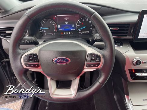 Used 2022 Ford Explorer XLT w/ Equipment Group 202A image 7