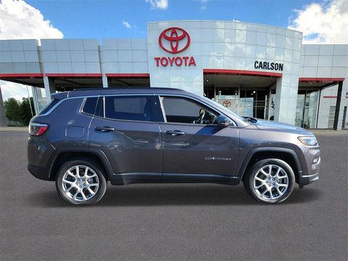 Used 2022 Jeep Compass Latitude image 4