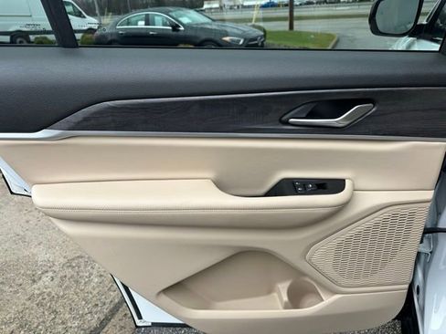 Used 2023 Jeep Grand Cherokee L Limited image 20