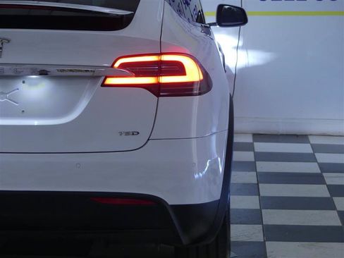 Used 2018 Tesla Model X 75D AWD/4WD image 30