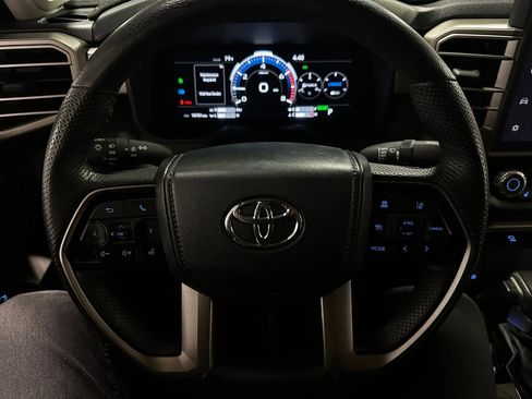 Used 2024 Toyota Tundra Limited image 29